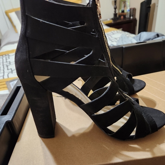 High heels - Picture 3 of 3